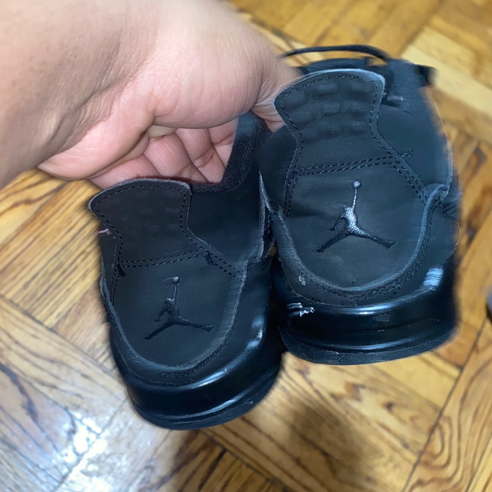 Black cats 4s